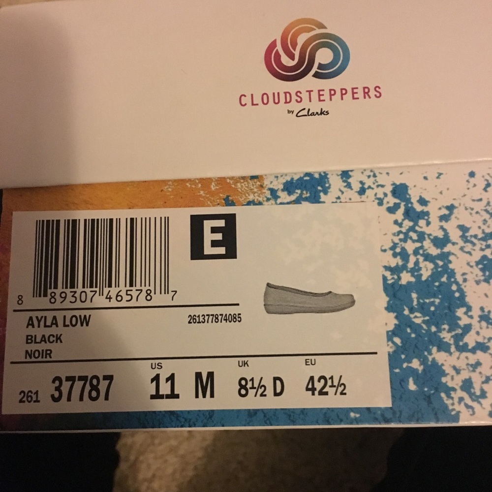 Women’s US size11 black flats.